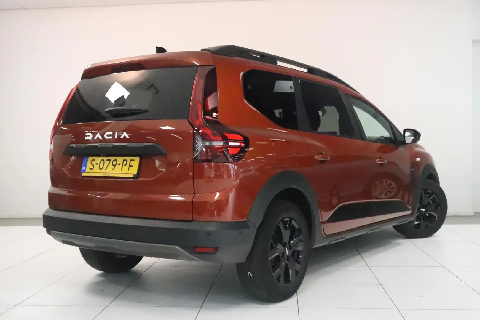 Dacia Jogger 1.0 TCe 110 Extreme 7p. | 7-persoons | Navigatie | Bruin - 2
