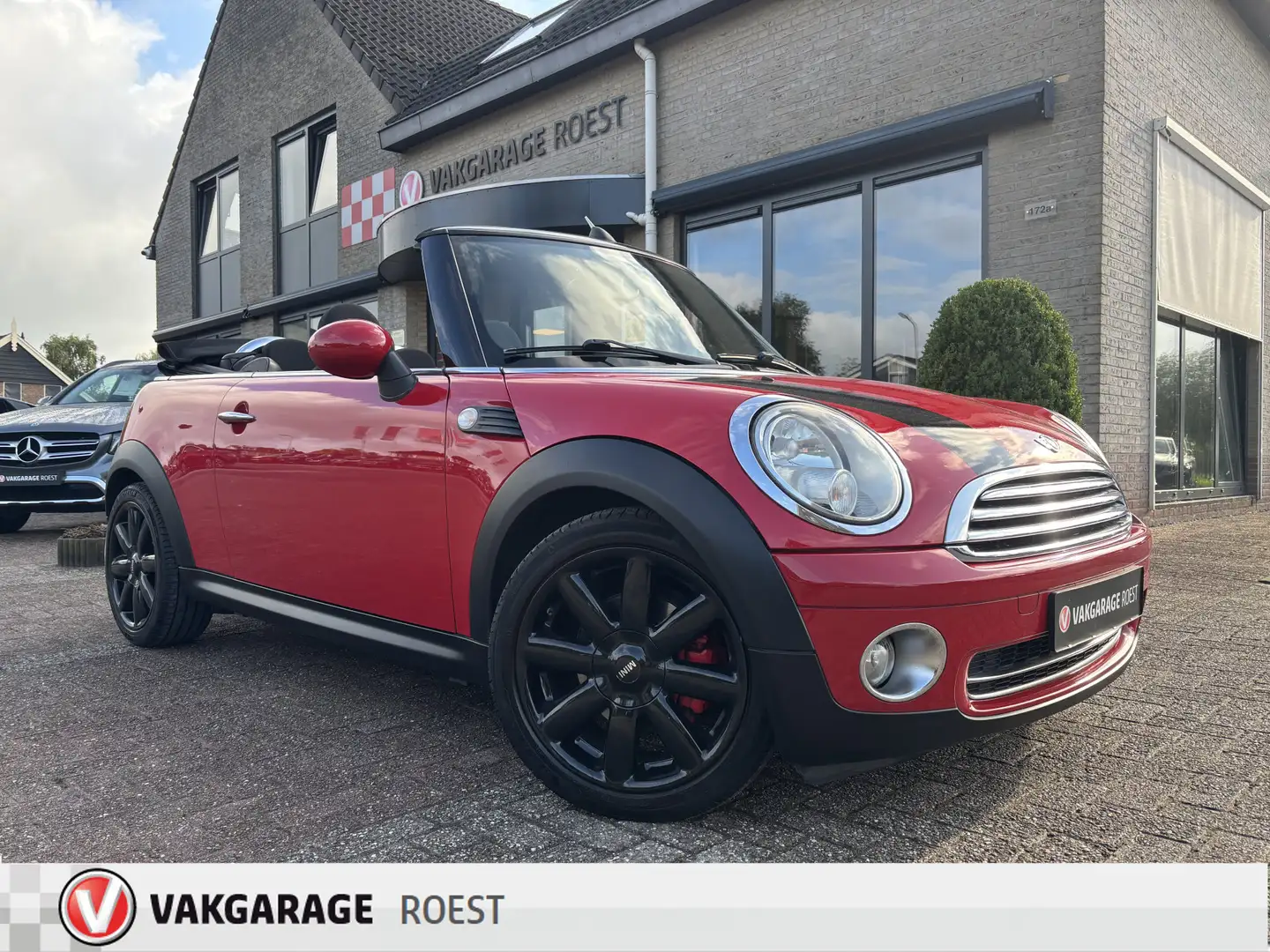 MINI Cooper Cabrio Mini 1.6 Parkeersensoren / Stoelverwarming / Young Rood - 1