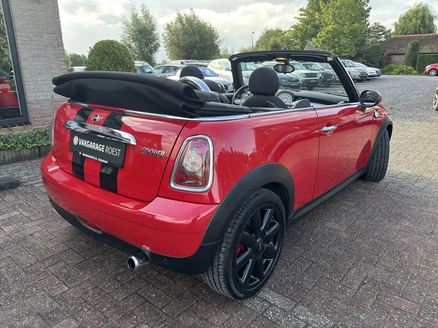 MINI Cooper Cabrio Mini 1.6 Parkeersensoren / Stoelverwarming / Young Rood - 2