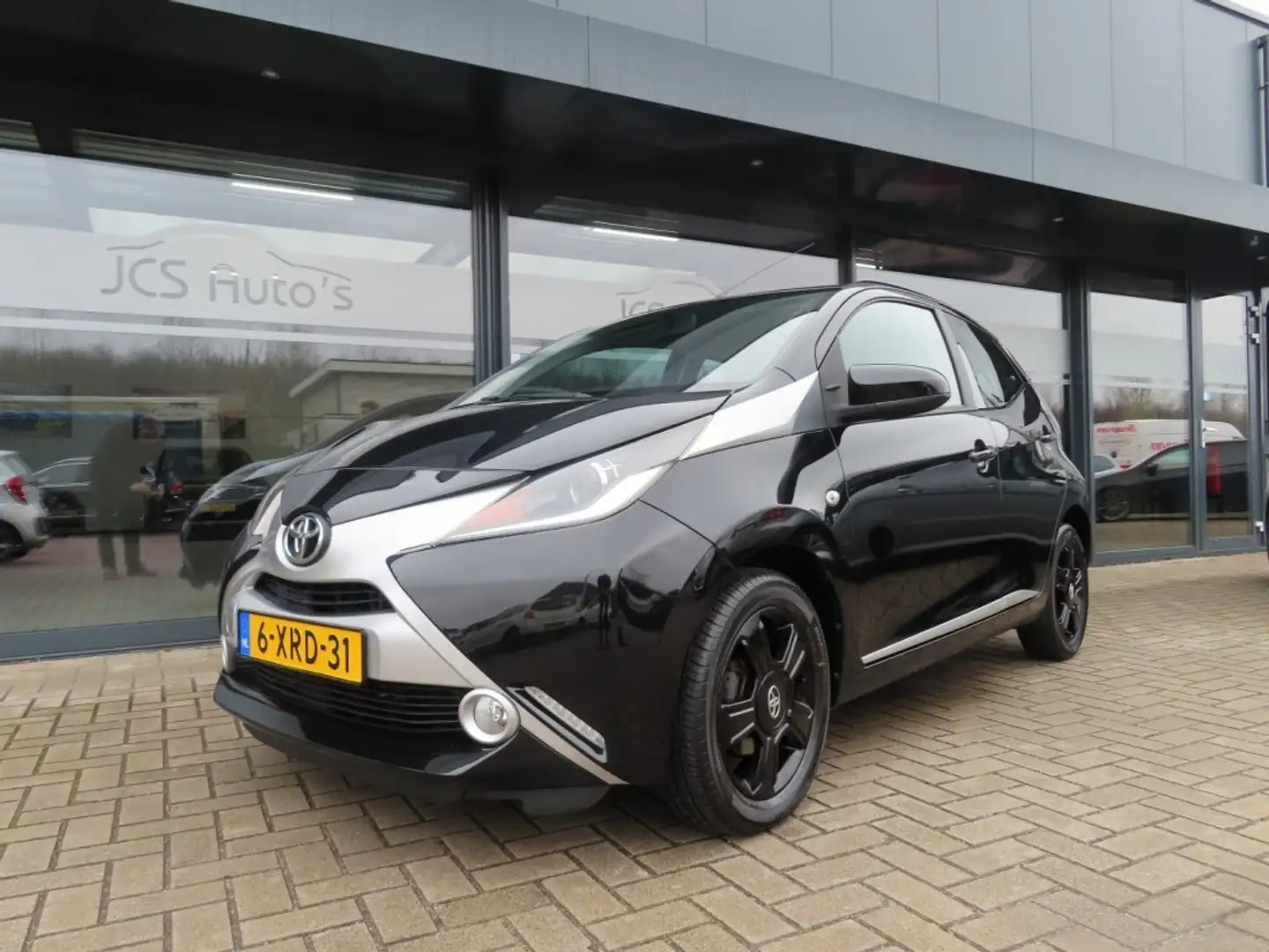 Toyota Aygo 1.0 VVT-I X-Clusiv Ecc Cruise Camera Navi 2014 Schwarz - 1