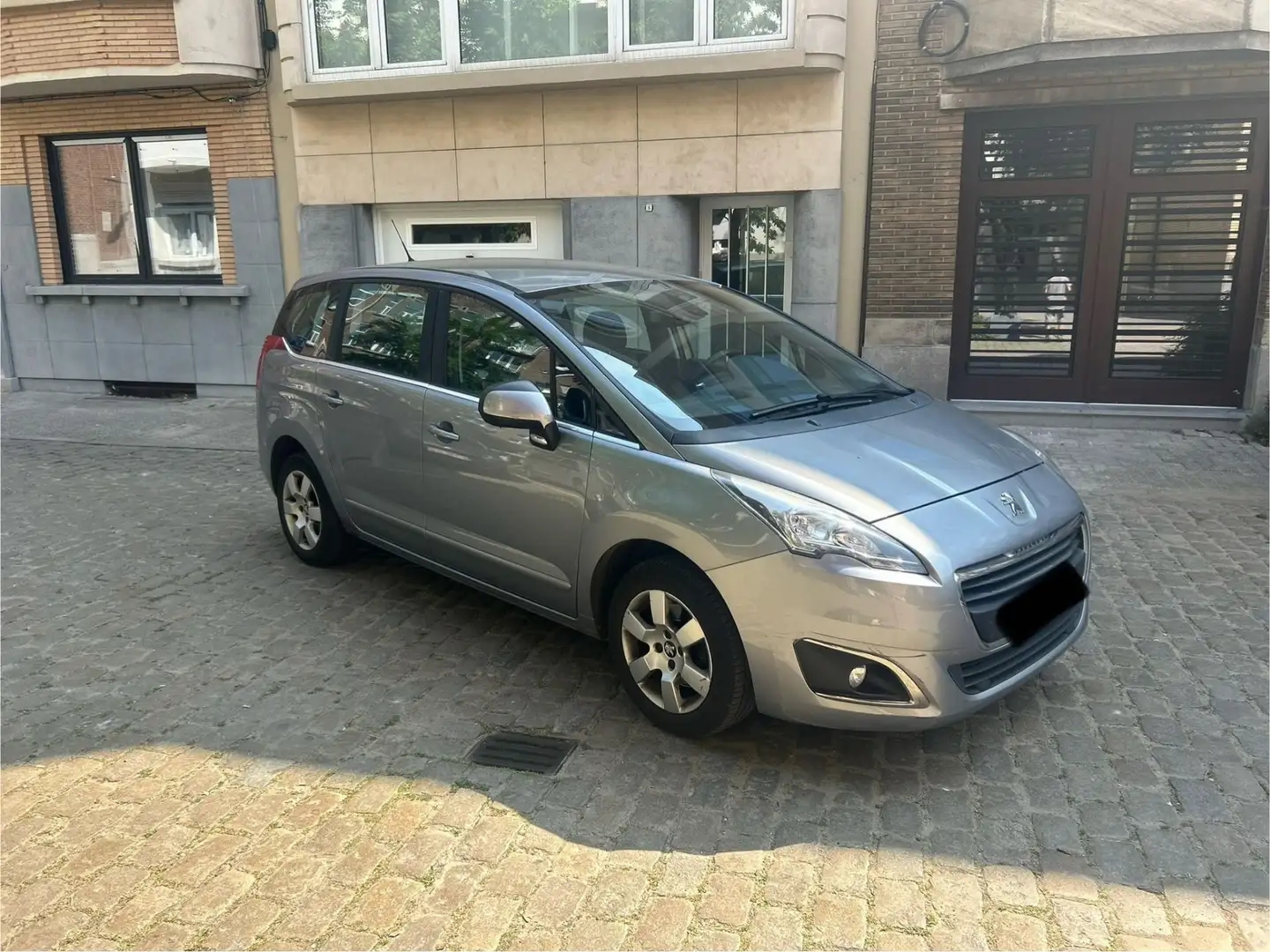 Peugeot 5008 1.2 benzine met slechts 83000km - 1
