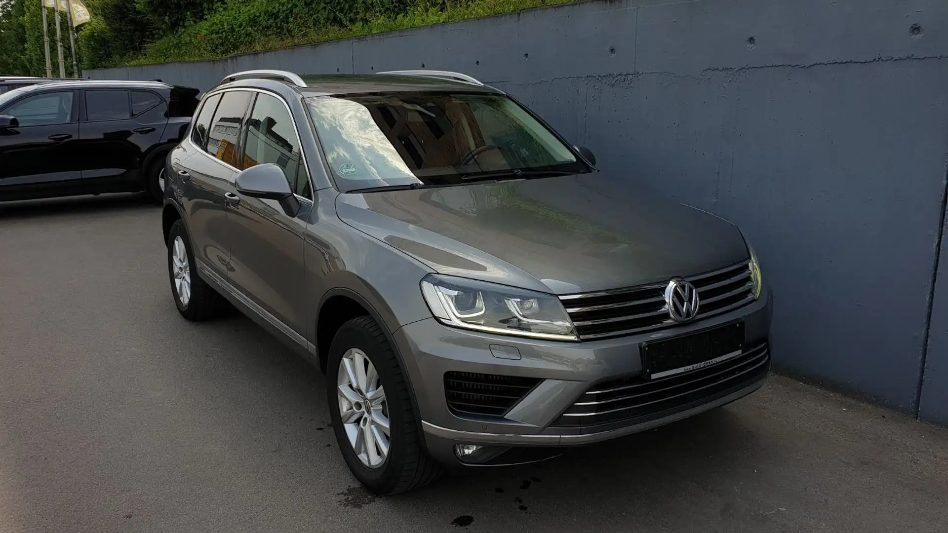 Volkswagen Touareg 3.0 V6 TDI Navi/Leder/Tempomat/AHK Grau - 2