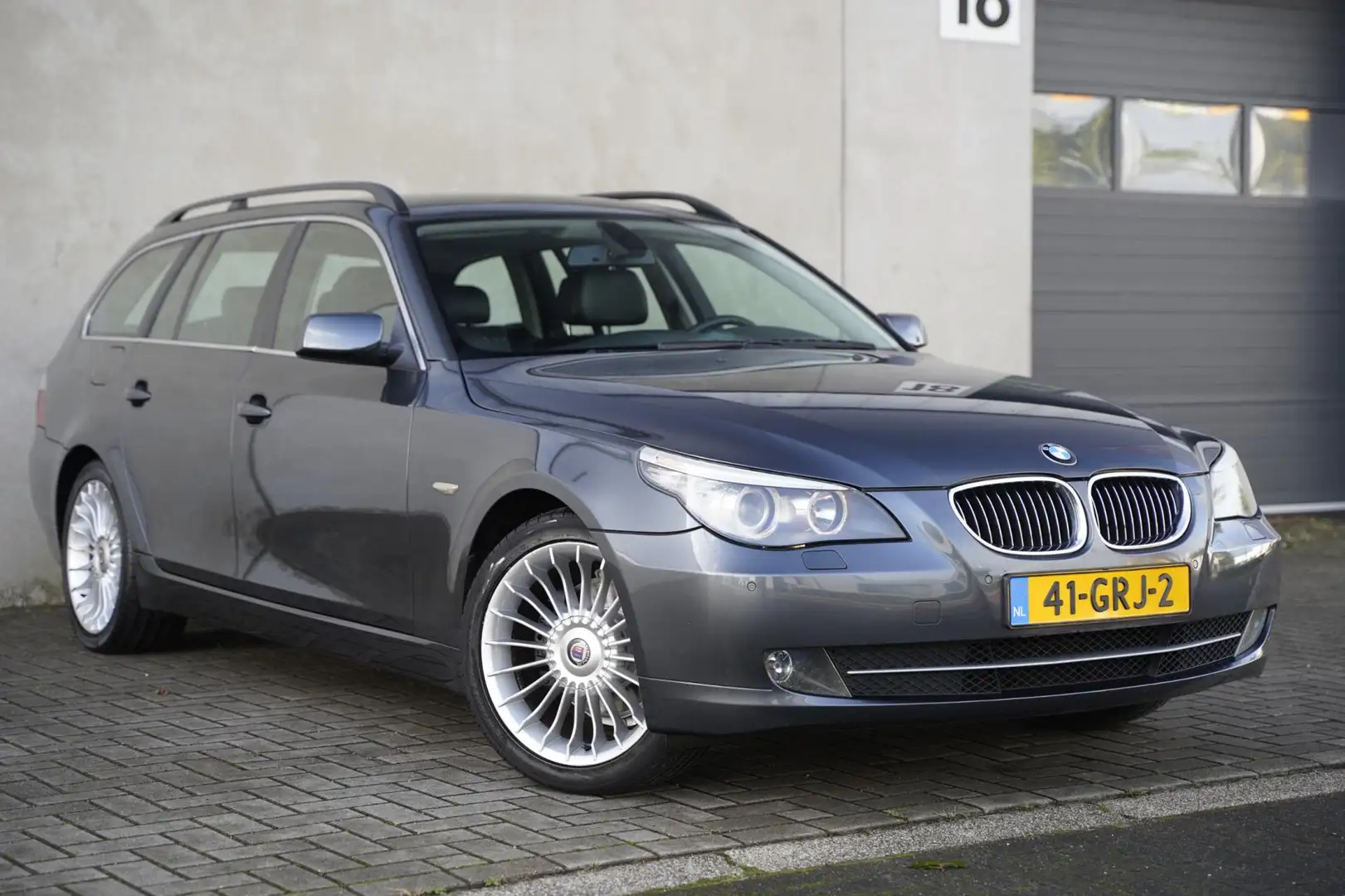 BMW 523 5-serie Touring 523i Business Line, 6 cilinder, Au Grau - 2