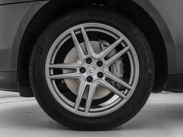 Porsche Macan view 5
