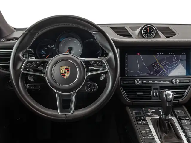 Porsche Macan view 8