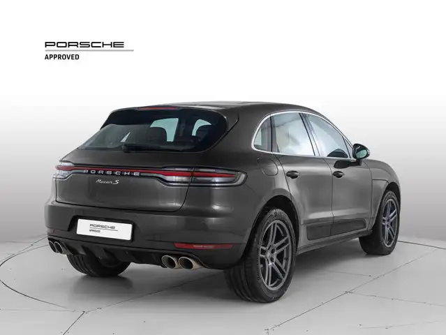Porsche Macan view 3