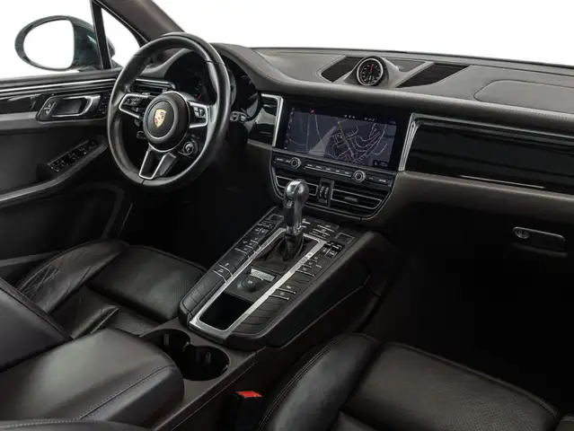 Porsche Macan view 4