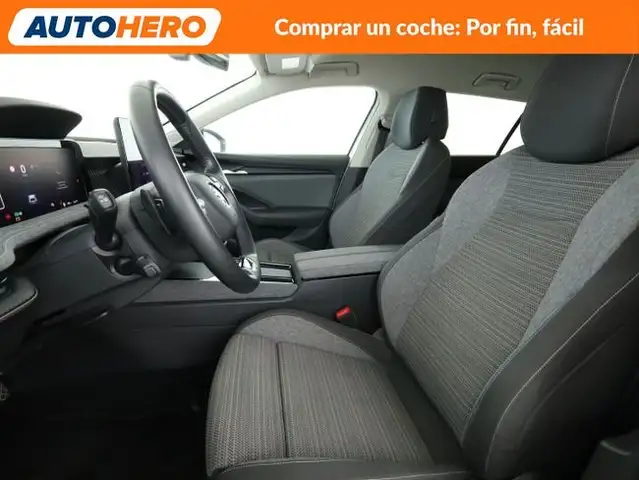 Skoda Superb view 11