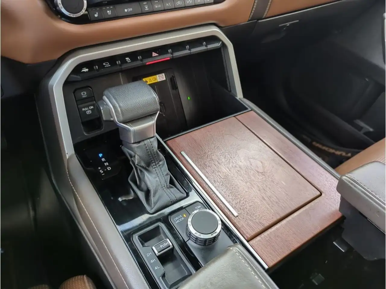 Toyota Tundra снимка Toyota Tundra
