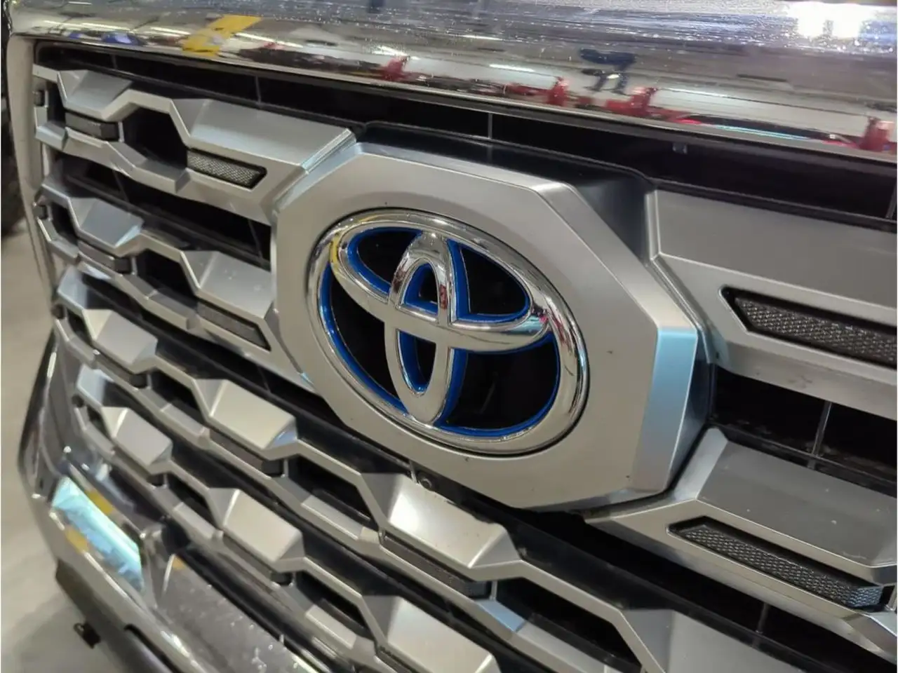 Toyota Tundra снимка Toyota Tundra