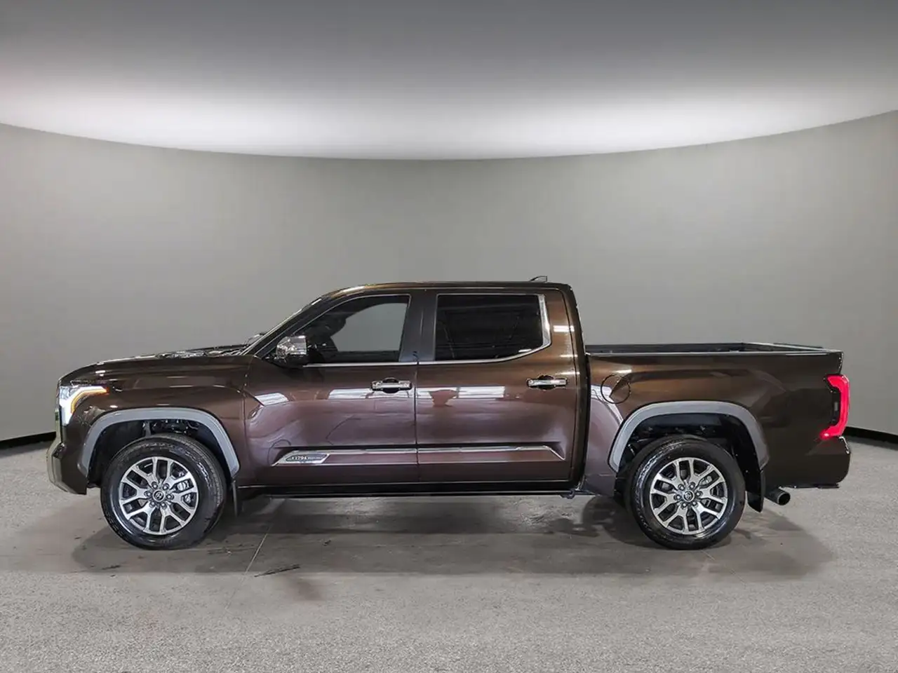 Toyota Tundra снимка Toyota Tundra