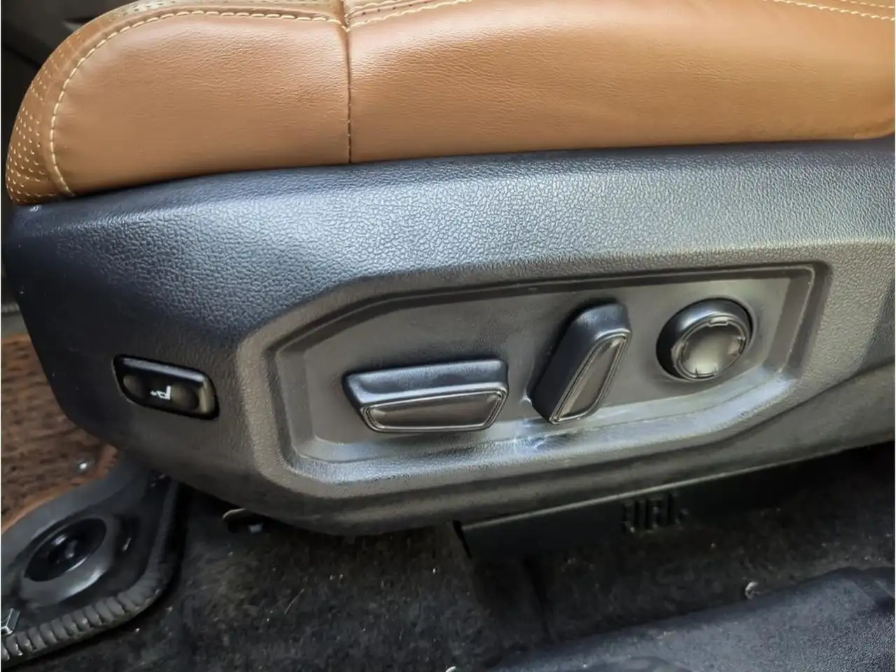 Toyota Tundra снимка Toyota Tundra