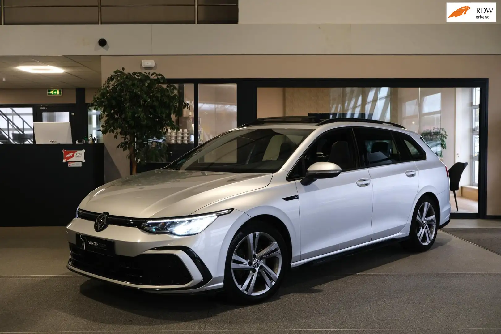 Volkswagen Golf Variant 8 1.5 eTSI 2x R-line DSG Pano Led ACC Navi LPG Silber - 1