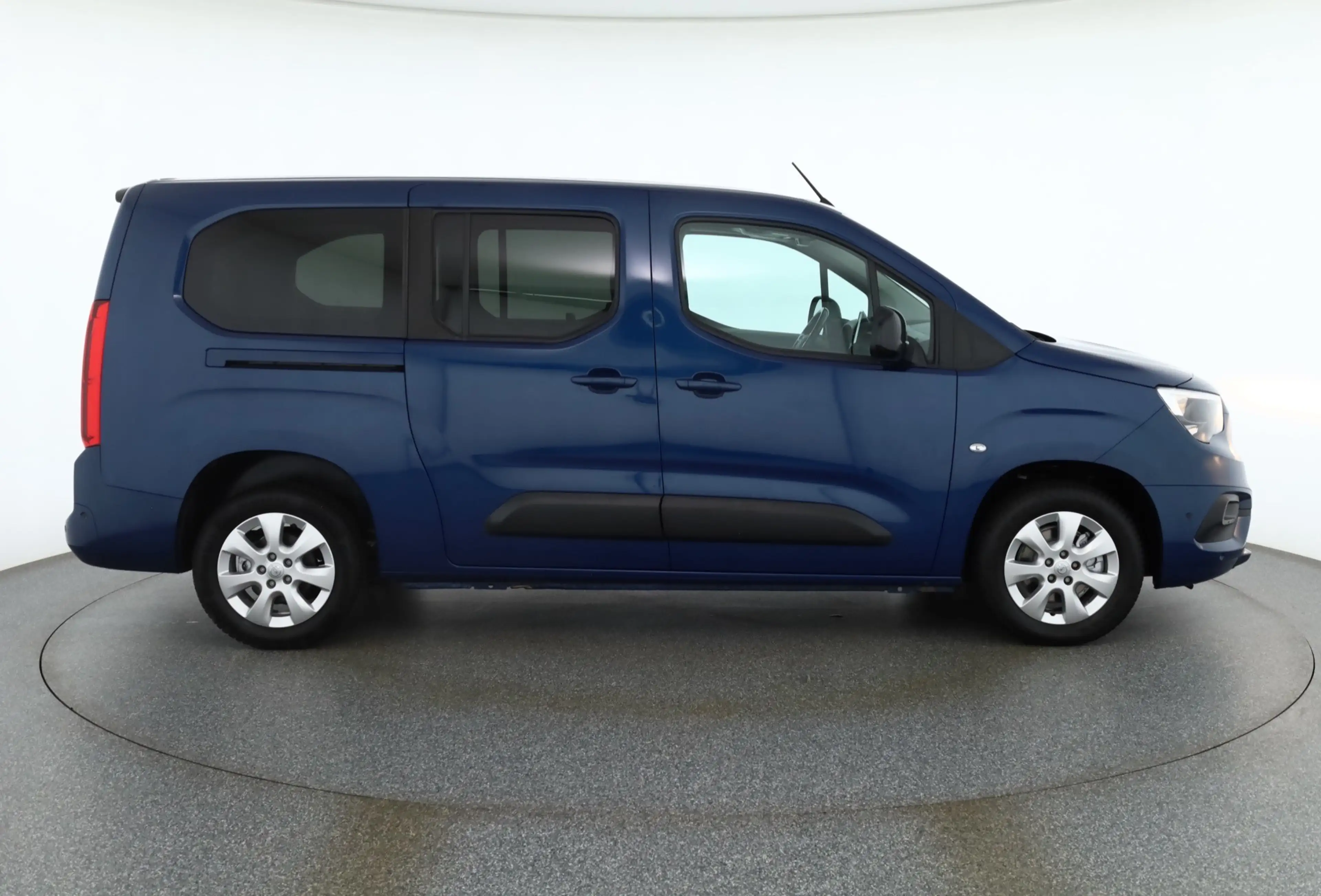 Opel Combo Life E 1.2 Autom. Ultimate Navi Kamera DAB — photo 6