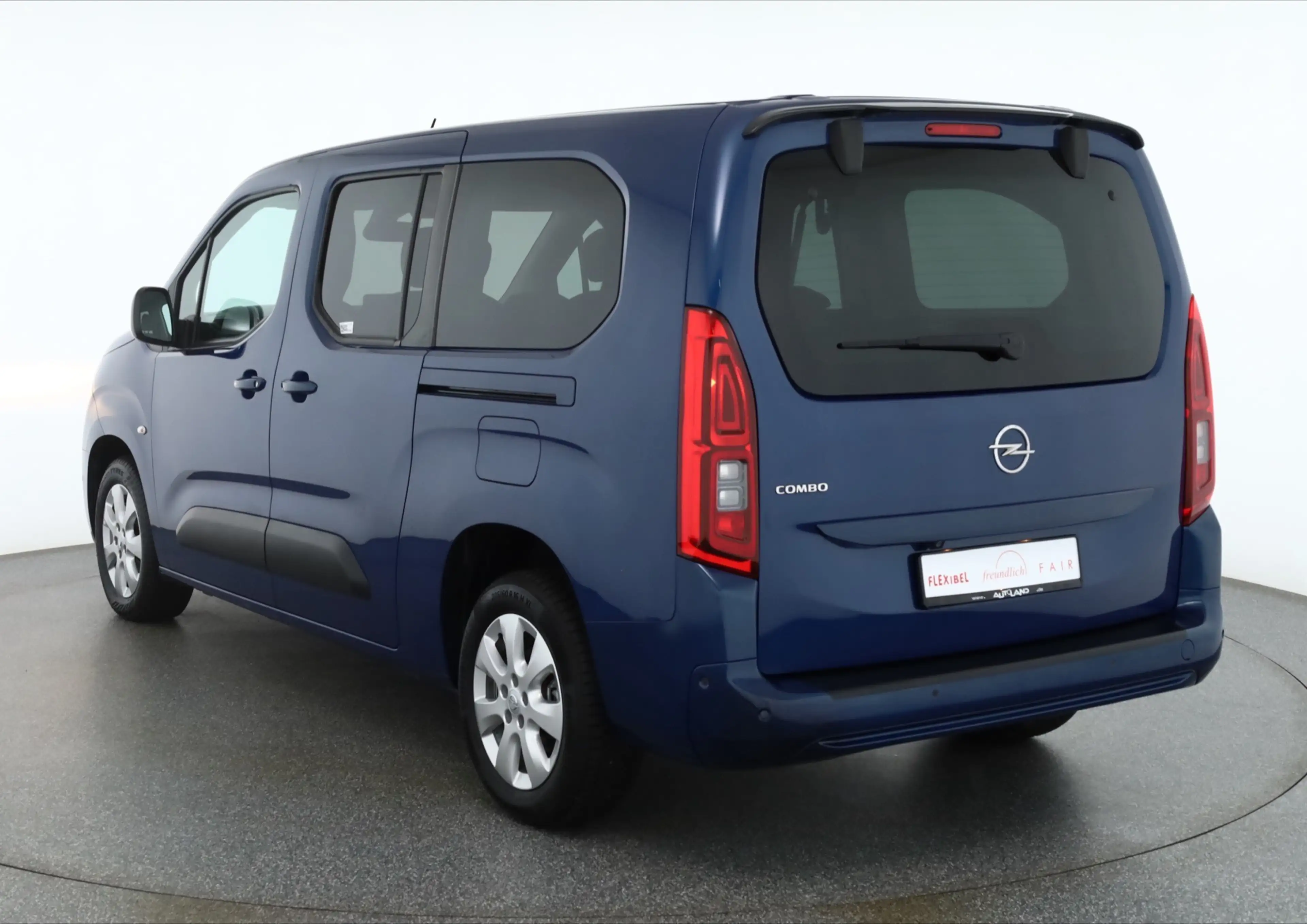 Opel Combo Life E 1.2 Autom. Ultimate Navi Kamera DAB — photo 3