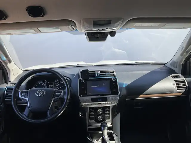 Toyota Land Cruiser view 11