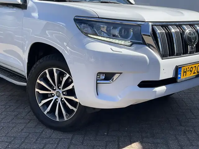 Toyota Land Cruiser view 15