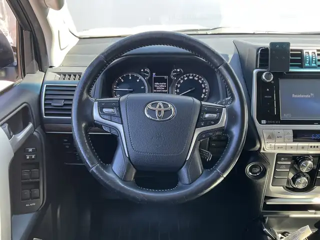 Toyota Land Cruiser view 12
