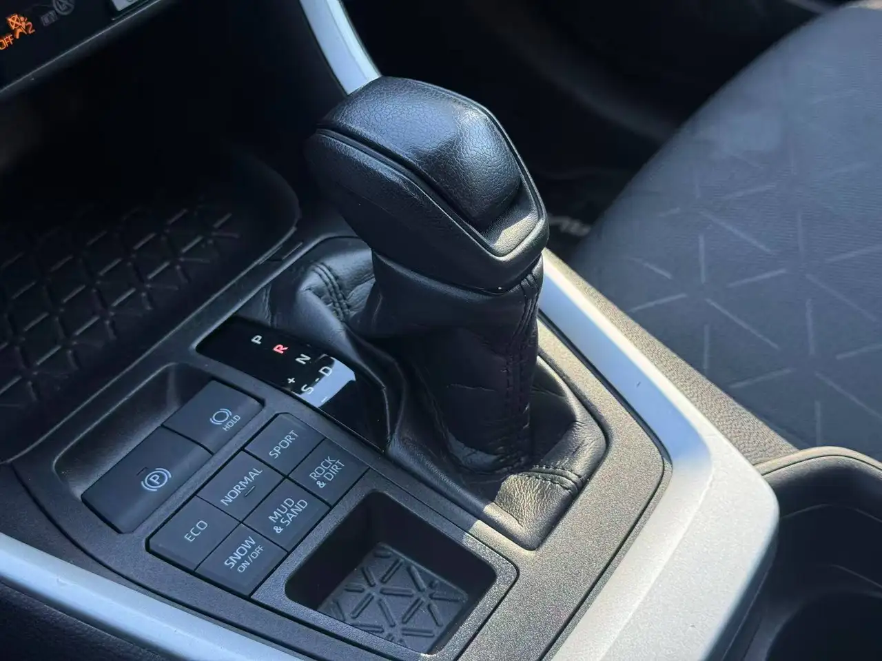 Toyota RAV 4 снимка Toyota RAV 4