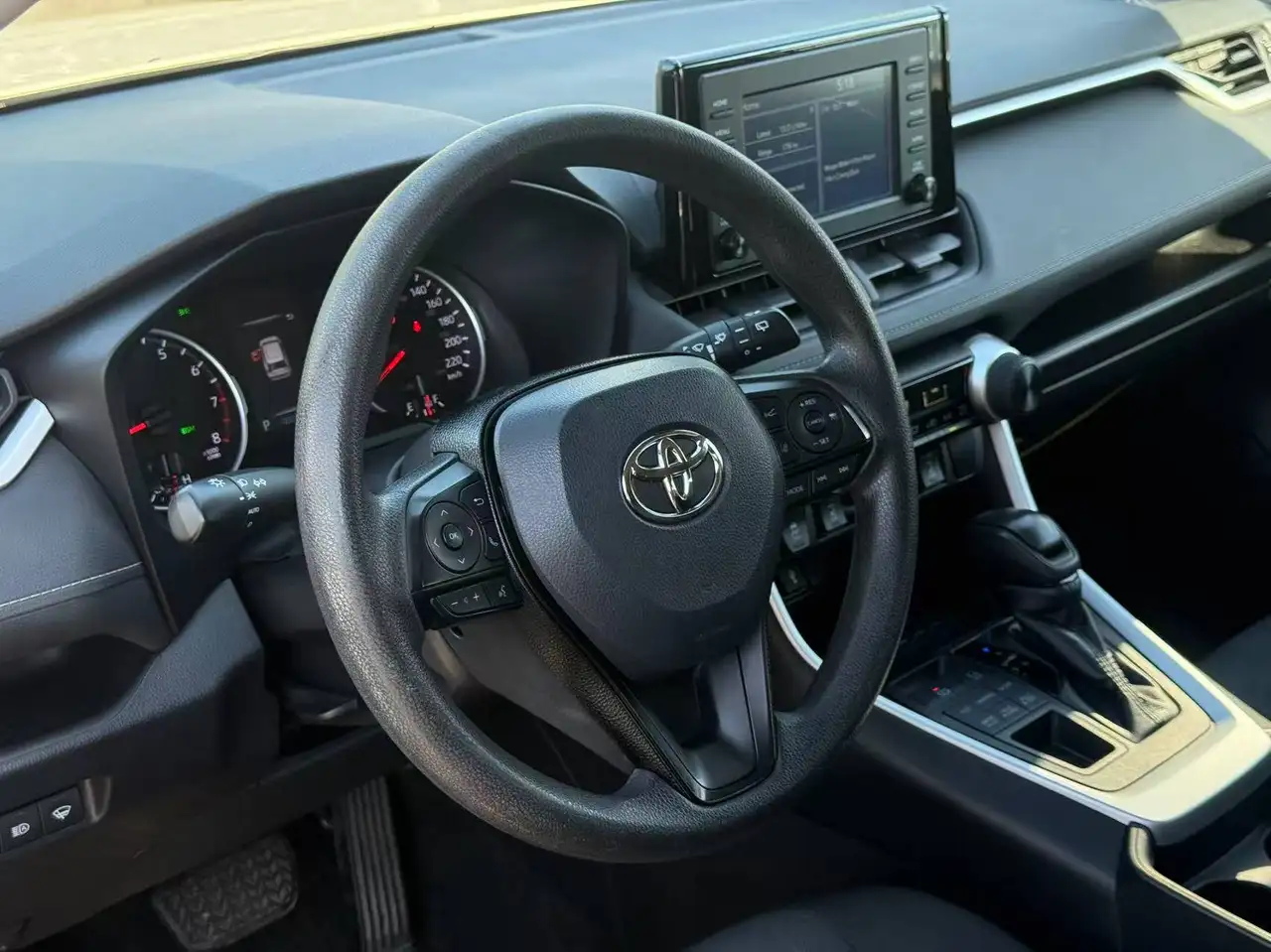 Toyota RAV 4 снимка Toyota RAV 4