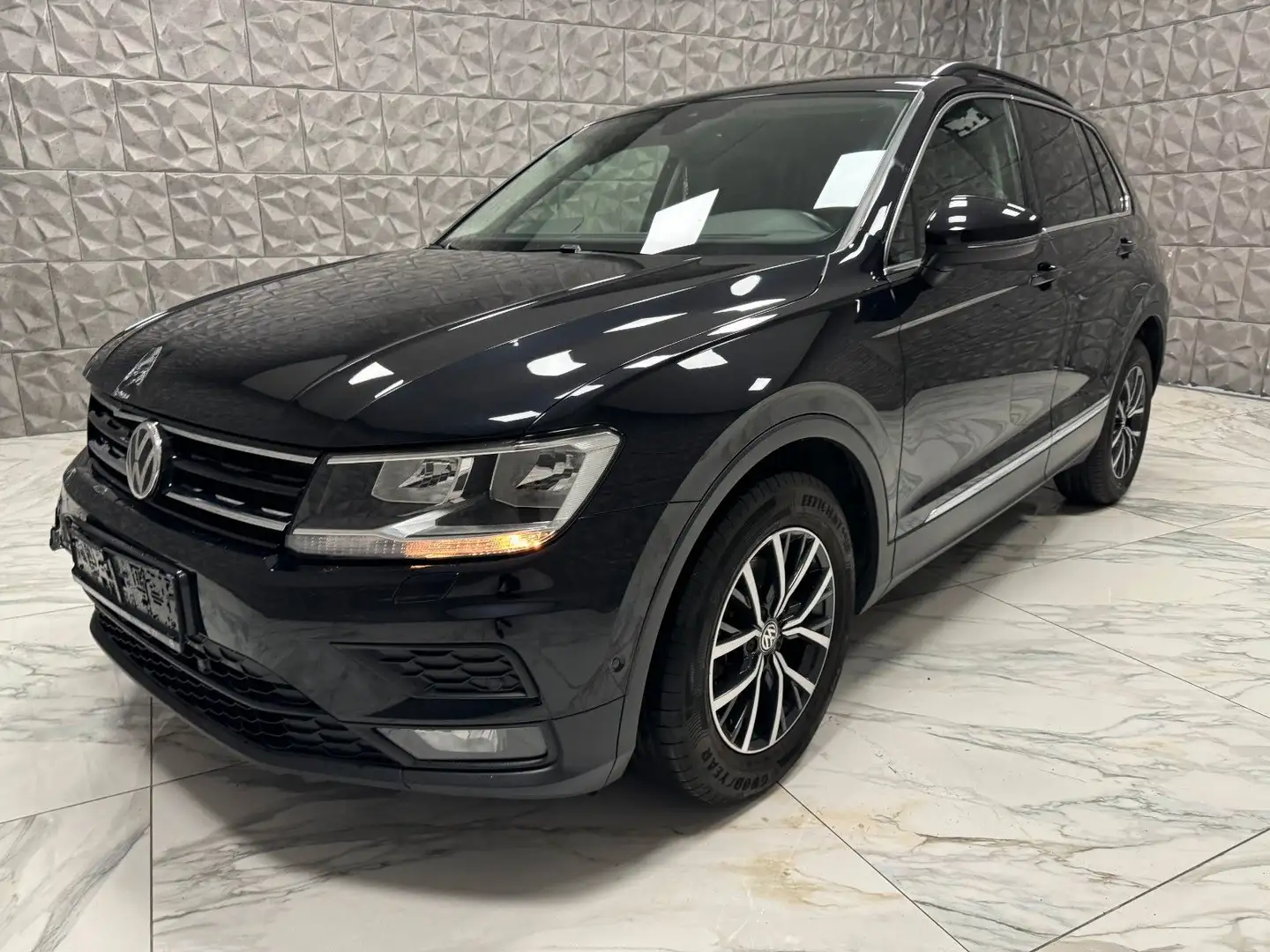 Volkswagen Tiguan Comfortline /Start-Stopp ** 53.377km ** Schwarz - 1