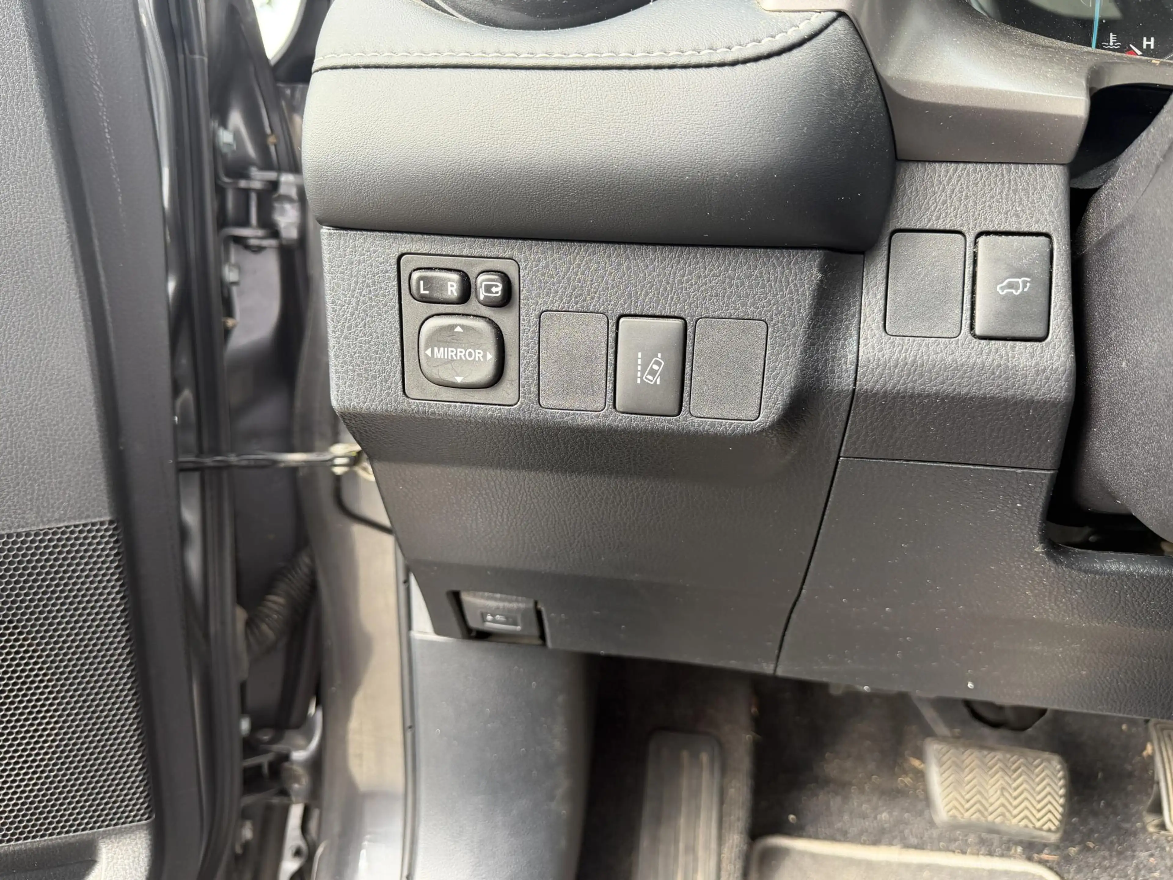 Toyota RAV 4 2.5 Hybrid Executive Business AWD 1650 TREKGEWICHT — photo 12