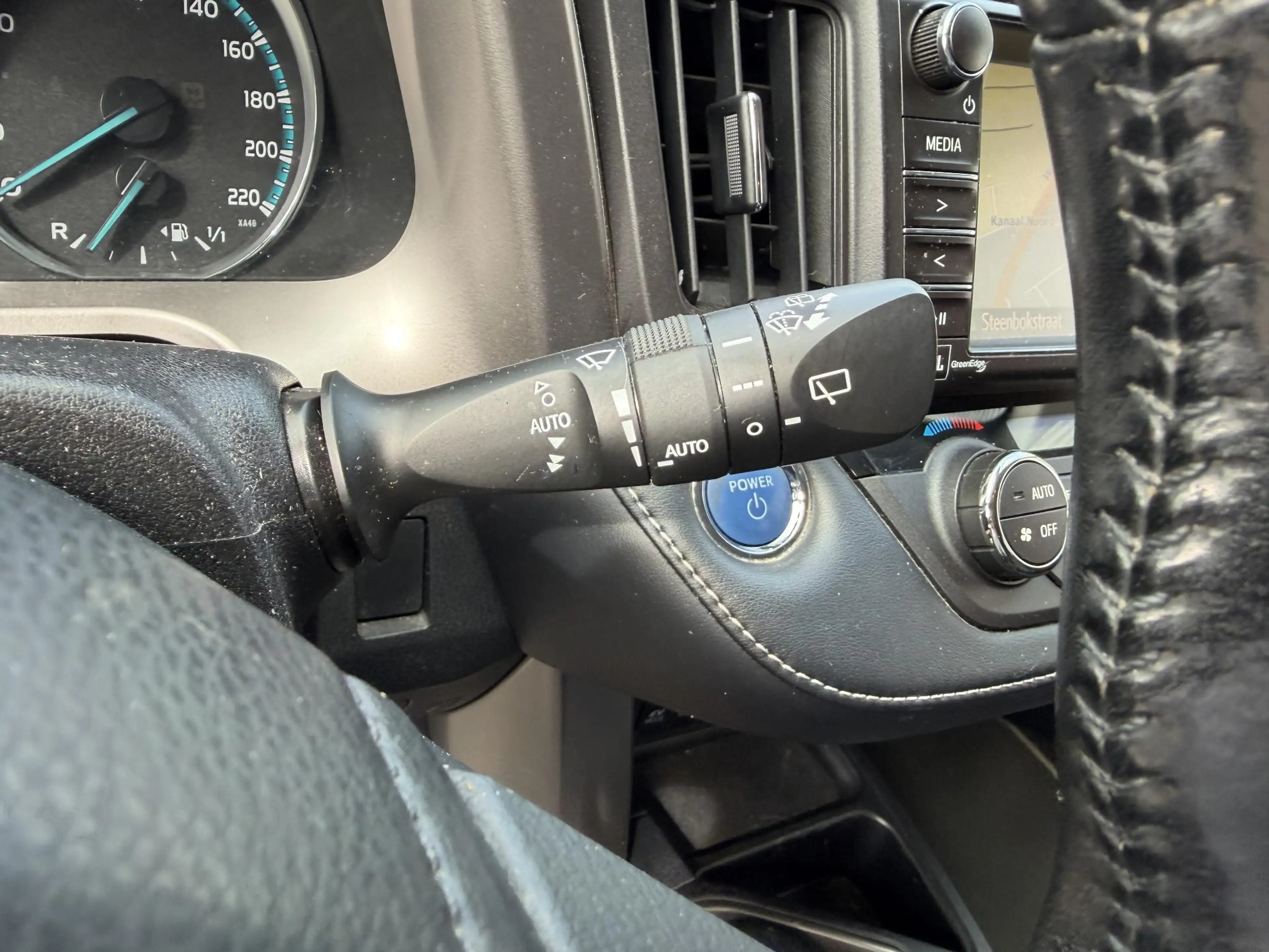 Toyota RAV 4 2.5 Hybrid Executive Business AWD 1650 TREKGEWICHT — photo 16