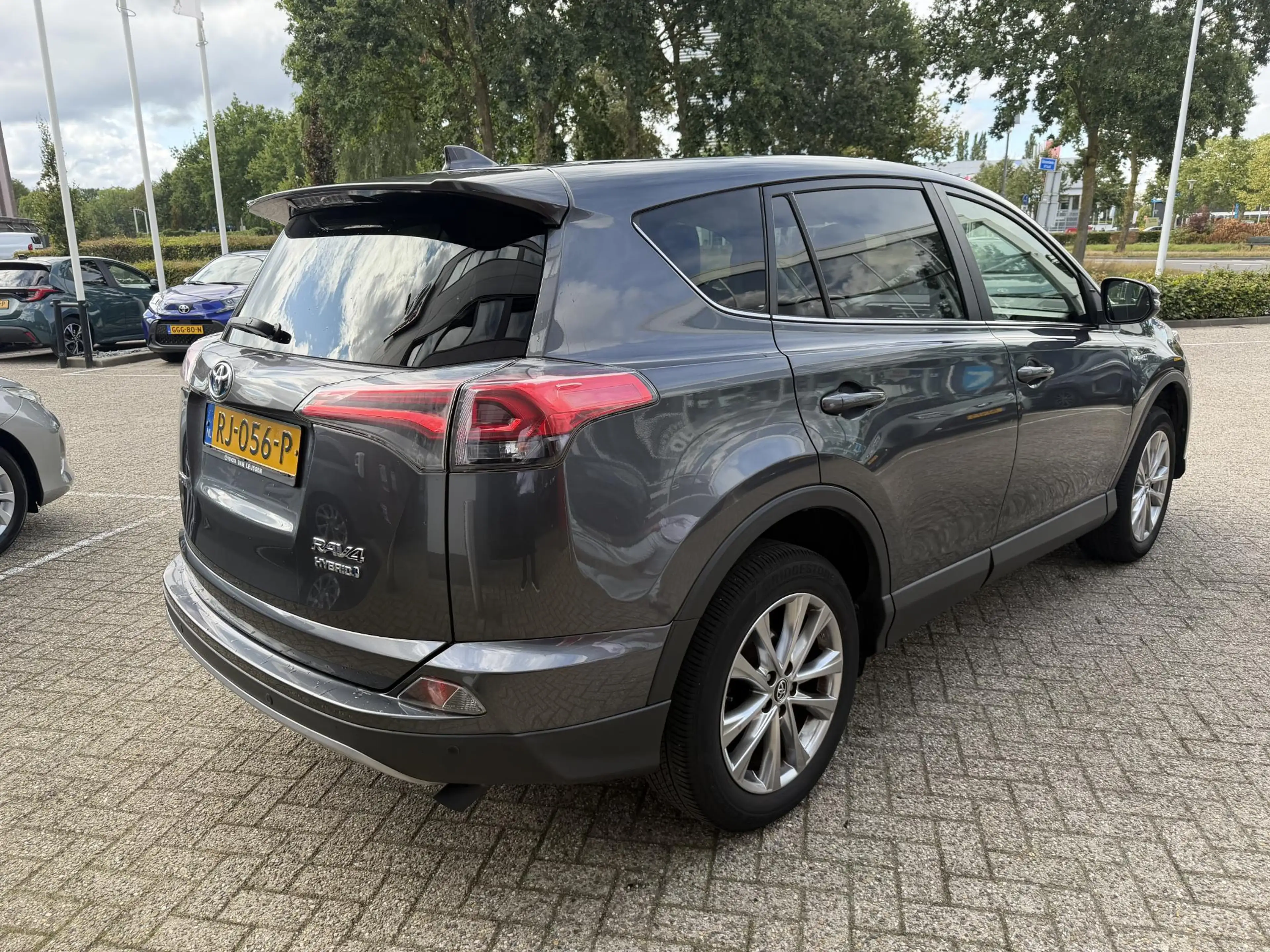 Toyota RAV 4 2.5 Hybrid Executive Business AWD 1650 TREKGEWICHT — photo 3