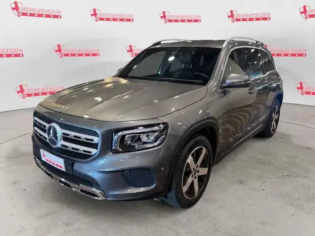 Mercedes-Benz GLB 200