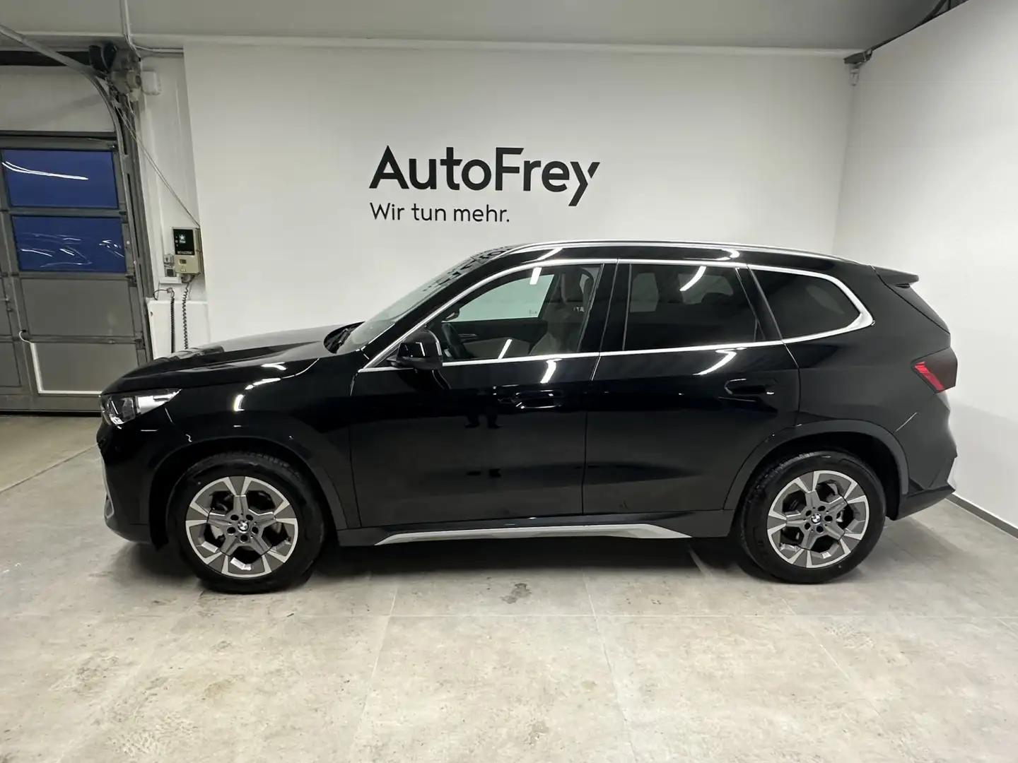 BMW X1 xDrive20d Schwarz - 2