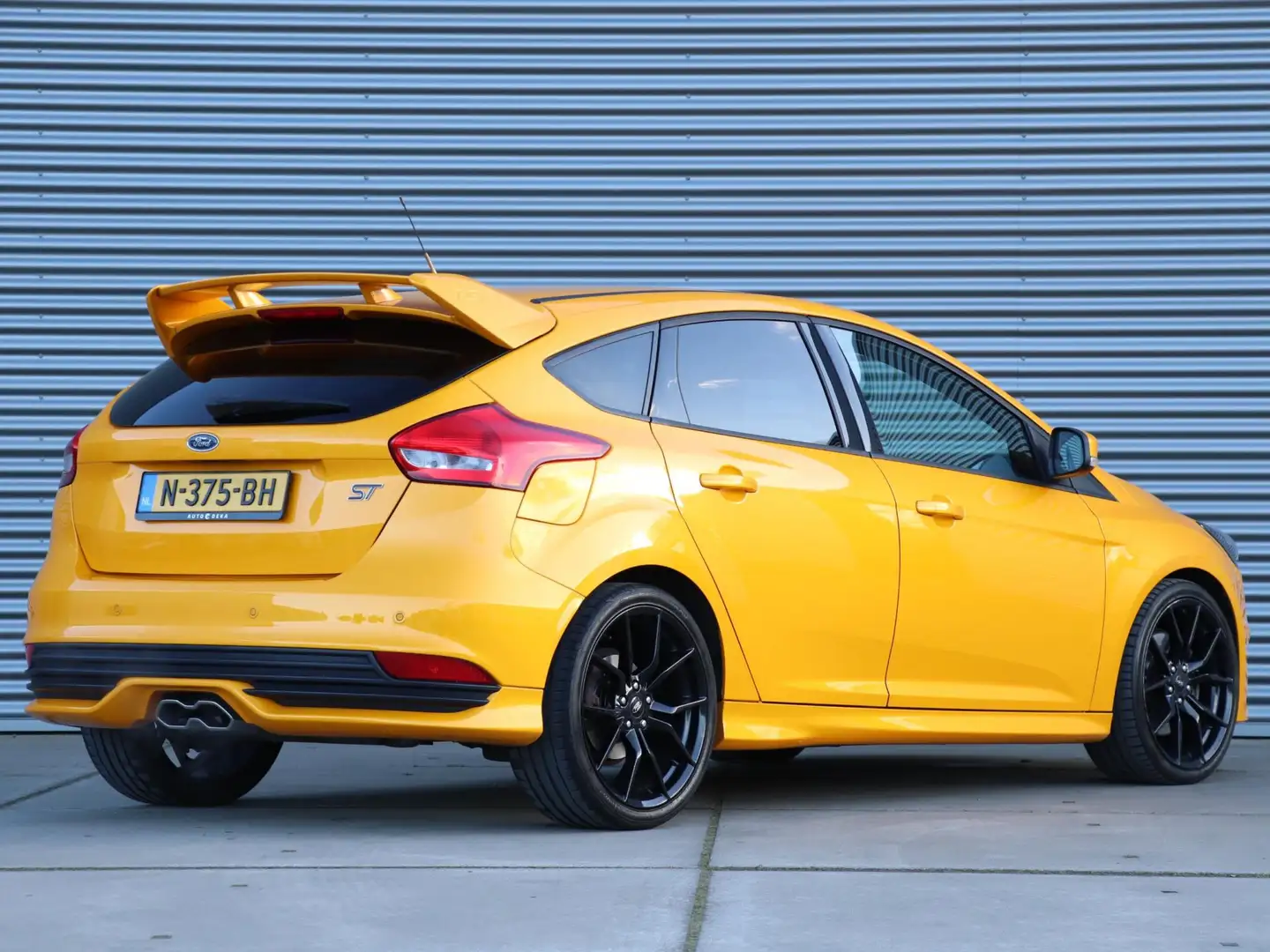 Ford Focus 2.0 EcoBoost ST-2 *Winter Pack*Navigatie*Parkeerse Orange - 2