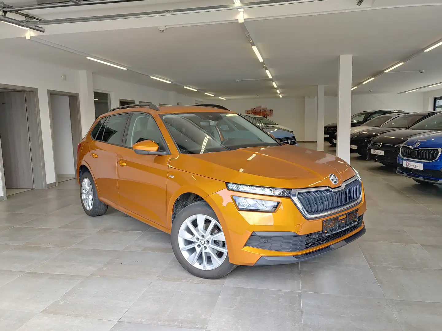 Skoda Kamiq 1.5 TSI Tour Navi/AHK/LED/el.Heckkl./Kessy/Sunset Orange - 2