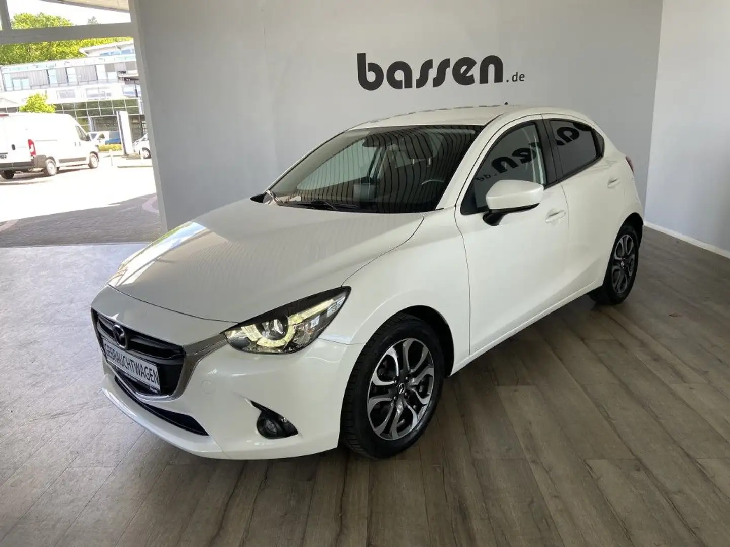 Mazda 2 SKYACTIV-G 90 Nakama Blanco - 2