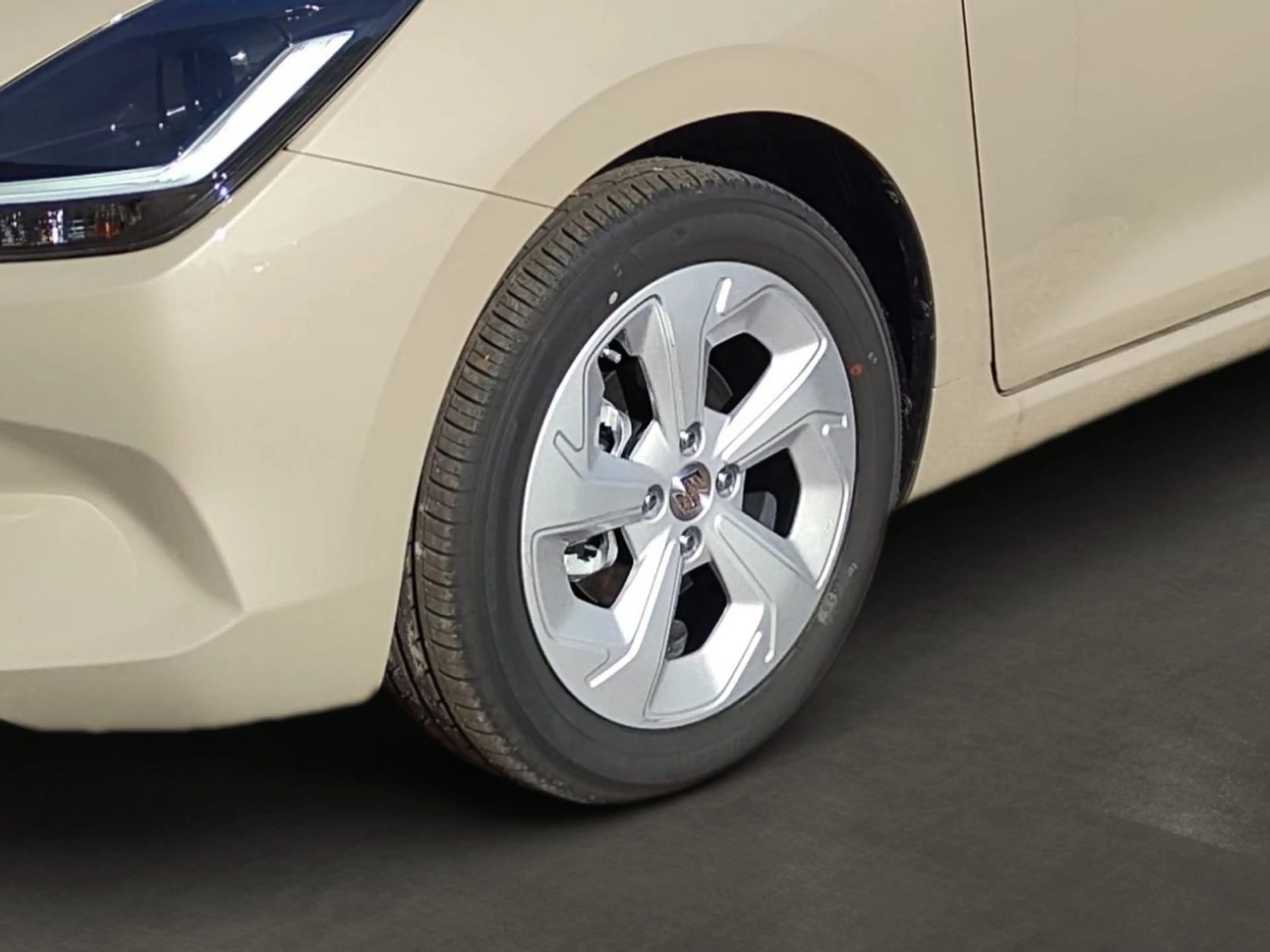 Suzuki Swift Comfort HYBRID LED+ACC+NAVI+KAMERA+SITZHZ+ — photo 6
