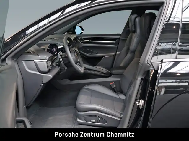 Porsche Macan view 12