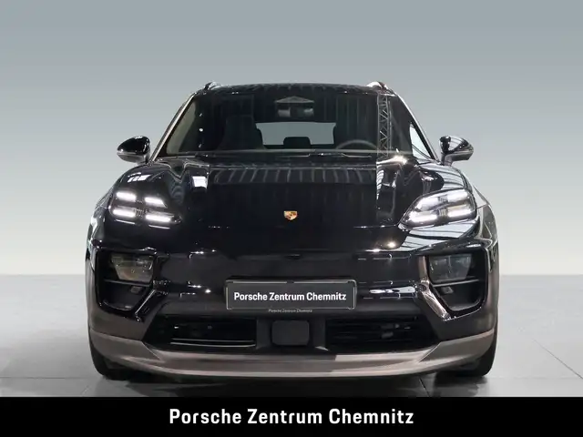 Porsche Macan view 4