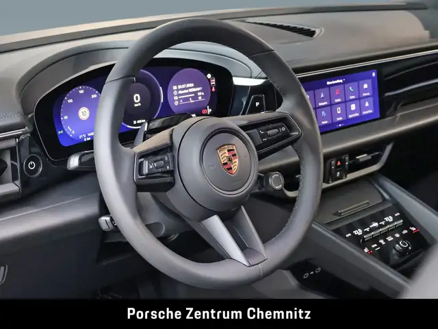 Porsche Macan view 11