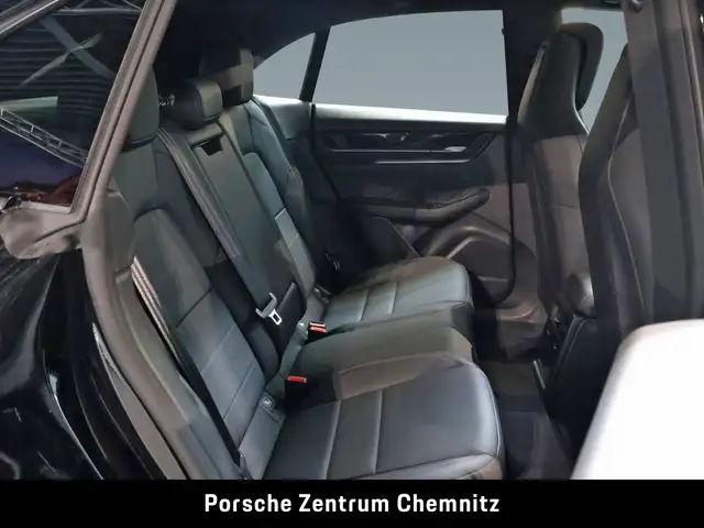 Porsche Macan view 8