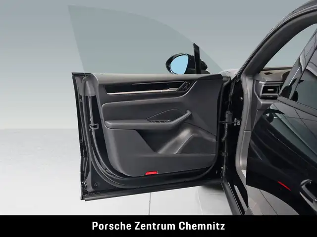 Porsche Macan view 10