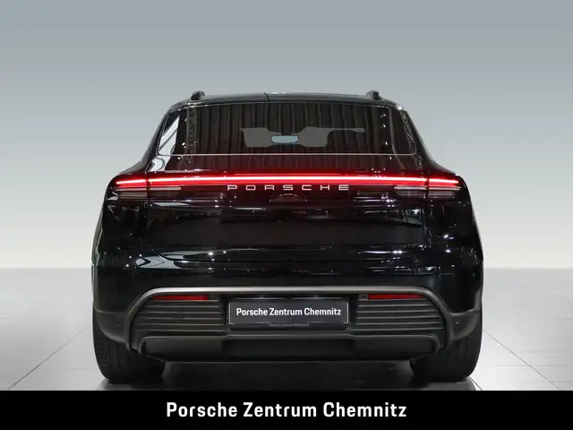 Porsche Macan view 5