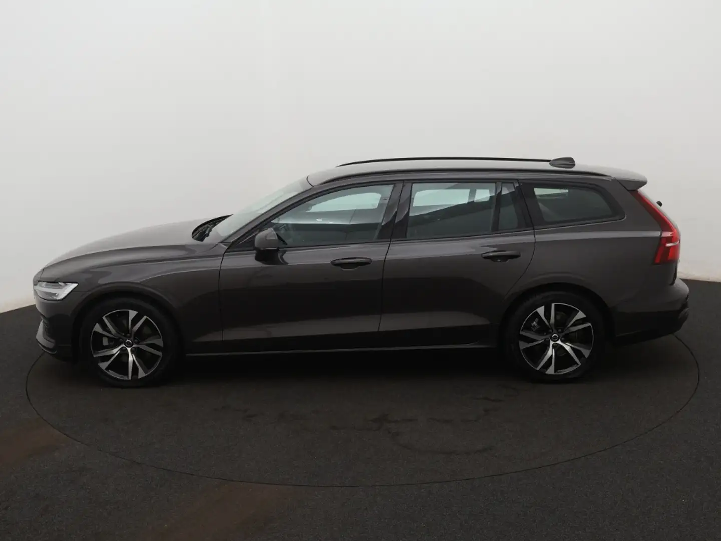 Volvo V60 2.0 B3 Essential Edition | Driver Assist | Climate Grijs - 2