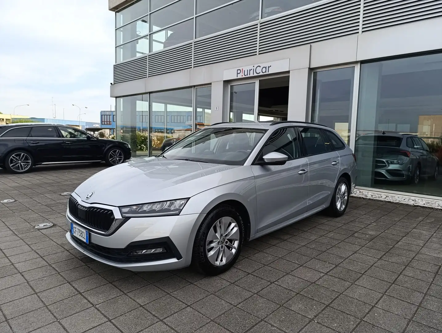 Skoda Octavia SW 1.0 e-TEC Executive DSG  Fari LED Navi Sensori Argento - 1