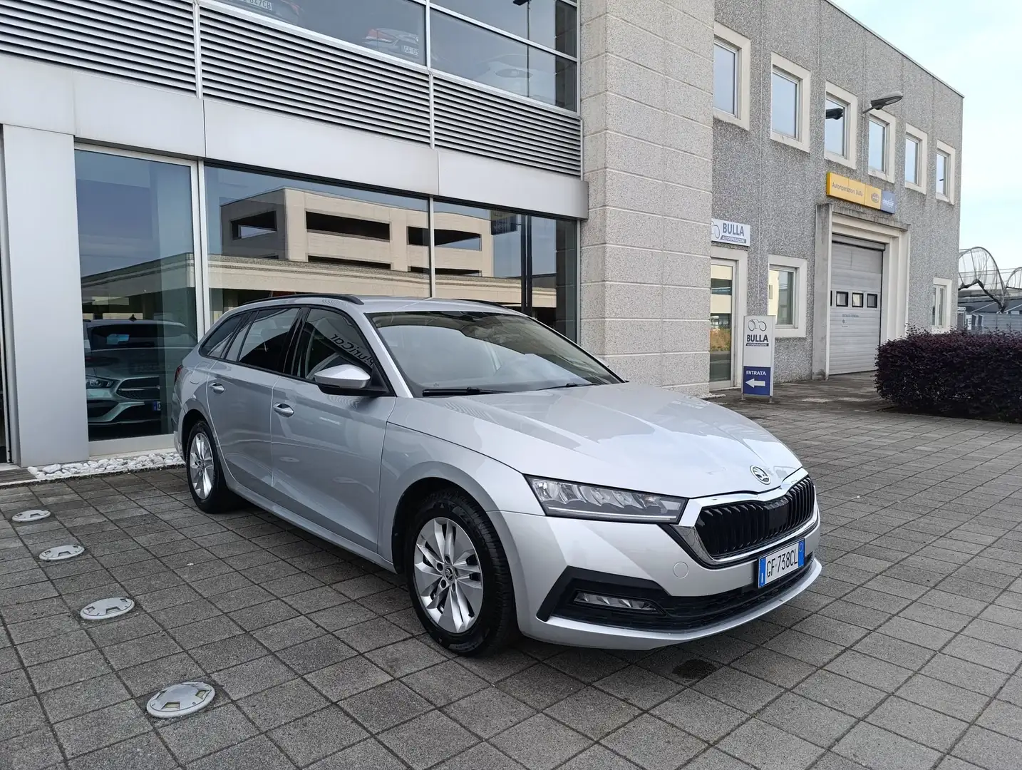 Skoda Octavia SW 1.0 e-TEC Executive DSG  Fari LED Navi Sensori Argento - 2