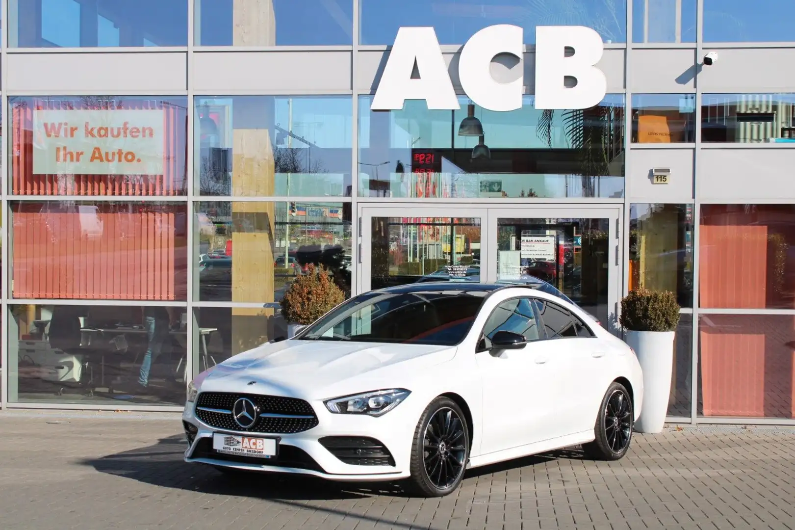 Mercedes-Benz CLA 200 AMG-Line Pano Night-P. Distr. MBUX LED Weiß - 1