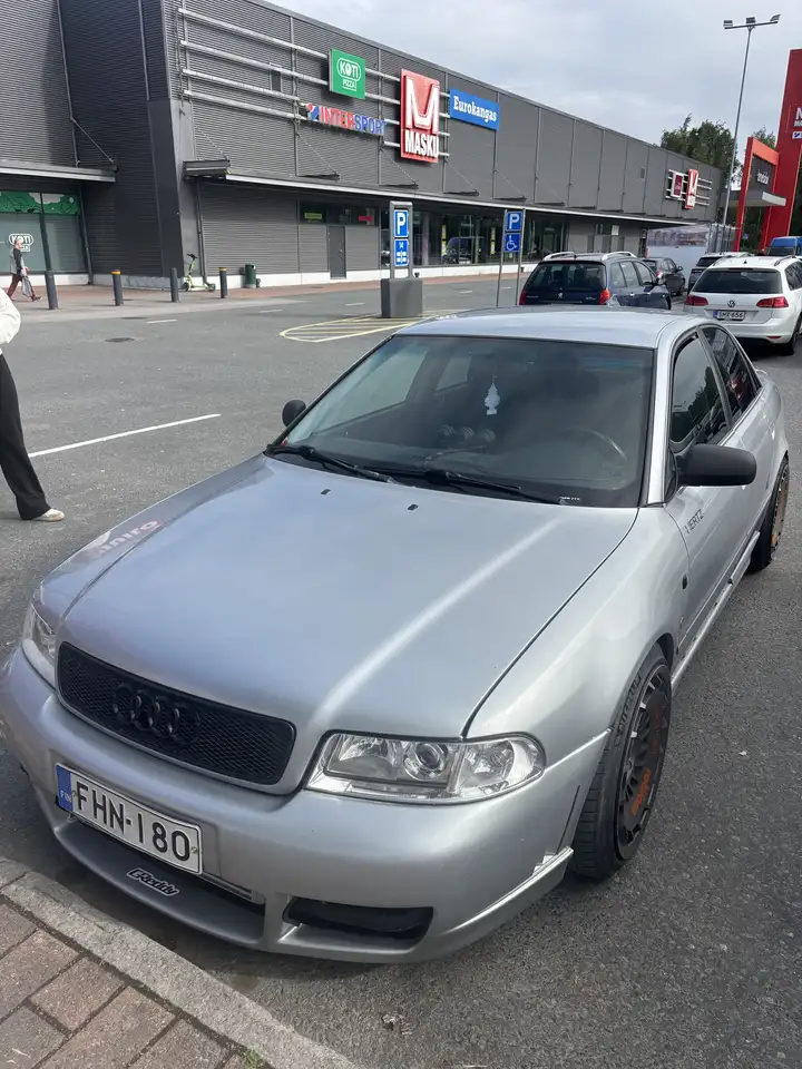 Audi A4 1.8 T, foto 2