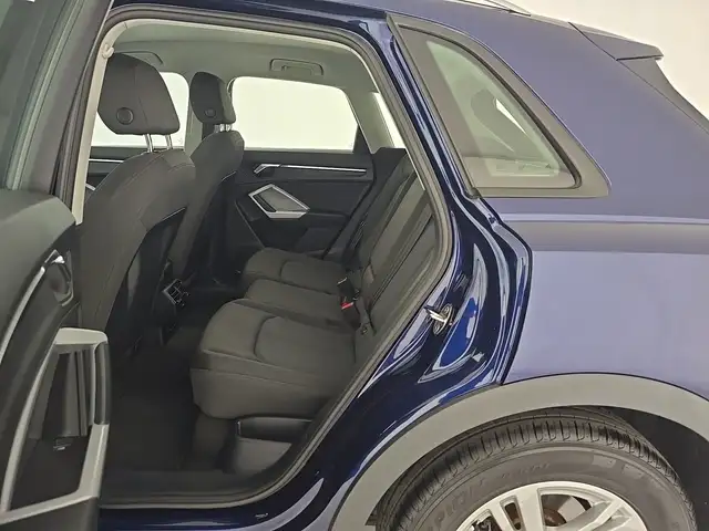 Audi Q3 view 10