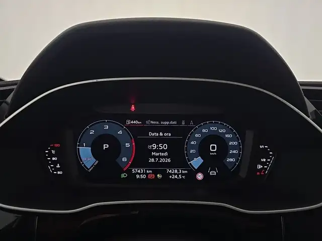 Audi Q3 view 15