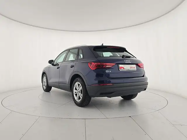Audi Q3 view 3