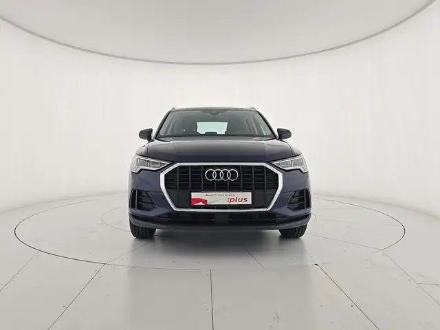 Audi Q3 view 7