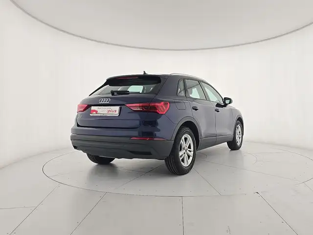Audi Q3 view 5
